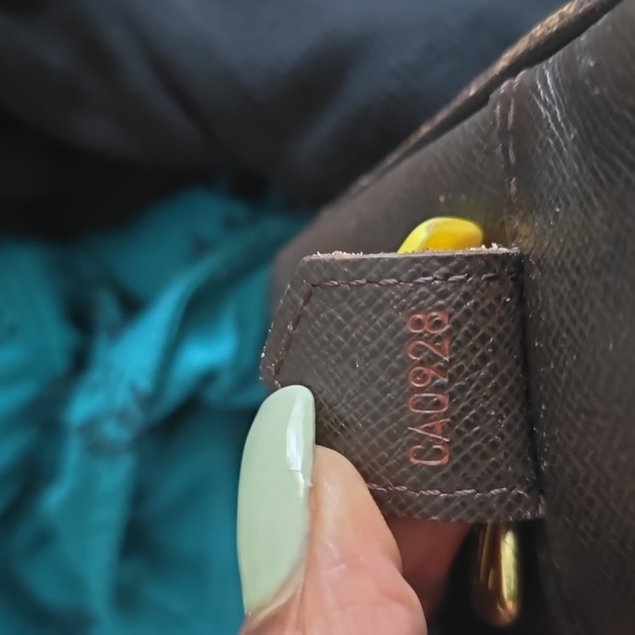 Authentic LOUIS VUITTON Trousse Toilette Damier - Picture 9 of 9